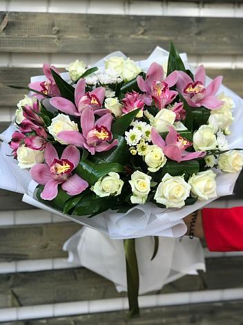 Букет цветов из: Розы и Хризантемы во Фролово