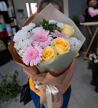 Букет цветов из:  Герберы, Розы и Хризантемы во Фролово